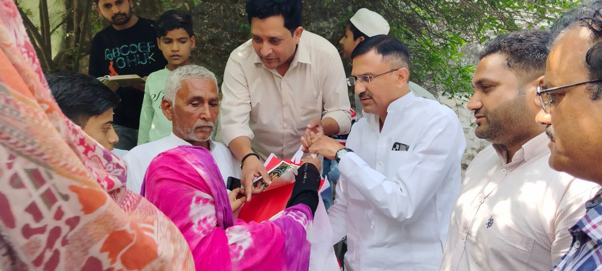 warisrao_a's tweet photo. #Shamli #विधानसभा_थानाभवन 
आज क़स्बा #जलालाबाद में जुनून फाउंडेशन के तत्वावधान मे आयोजित #रमजान_किट वितरण कार्यक्रम में शिरकत की। कार्यक्रम का आयोजन जनाब राव आदिल साहब(संयोजक) द्वारा करवाया गया। इस रहमत के महीने में ज़रूरत मंद लोगों की मदद का नेक कार्य के लिए फाउंडेशन को बहुत-बहुत बधाई। #Ramadan_kit #RLD
@jayantrld @Office_ChJayant @RLDparty