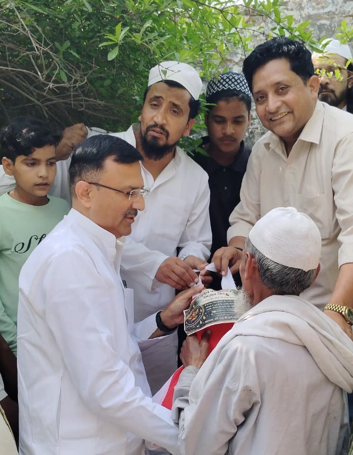 #Shamli #विधानसभा_थानाभवन 
आज क़स्बा #जलालाबाद में जुनून फाउंडेशन के तत्वावधान मे आयोजित #रमजान_किट वितरण कार्यक्रम में शिरकत की। कार्यक्रम का आयोजन जनाब राव आदिल साहब(संयोजक) द्वारा करवाया गया। इस रहमत के महीने में ज़रूरत मंद लोगों की मदद का नेक कार्य के लिए फाउंडेशन को