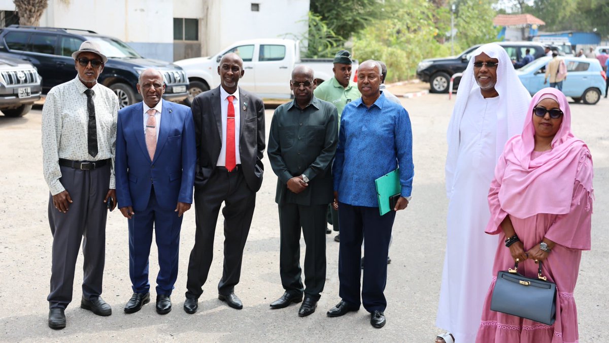 Abdallah_Chegue's tweet photo. 🚨 Dossier 📁 déposé !

Le Président de l’UMP @A_Kamil_Mohamed , le DNC Abdallah Abdillahi Miguil et la coalition déposent la candidature du Chef de l'État Ismaïl Omar Guelleh🤝🇩🇯

Le compte à rebours pour le 10 avril 2026 a été lancé 💪🏽 https://t.co/BTOPFRxPPR