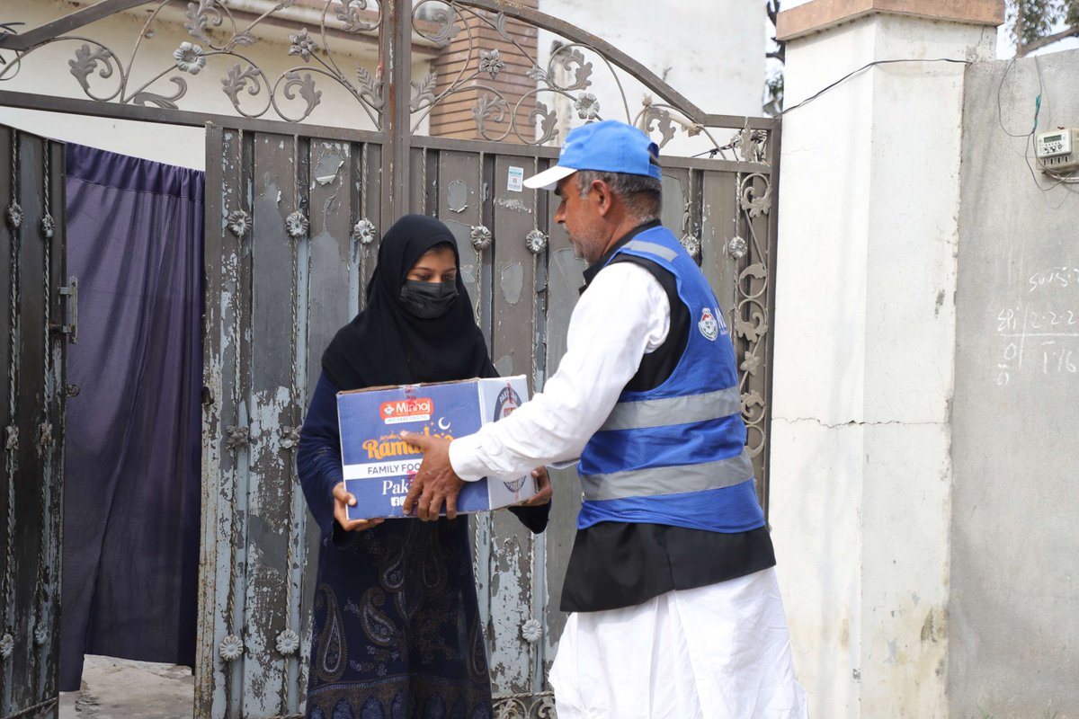 MWF_Pakistan's tweet image. رمضان المبارک کی برکتوں کے ساتھ منہاج ویلفیئر فاؤنڈیشن کی جانب سے بھوپالا، سیالکوٹ میں مستحق اور نادار خاندانوں تک فیملی فوڈ پیکس ان کی دہلیز پر پہنچائے گئے۔

welfare.org.pk 

#MWF #Charity #Donation #Rashanpack #foodpacks #ramadan