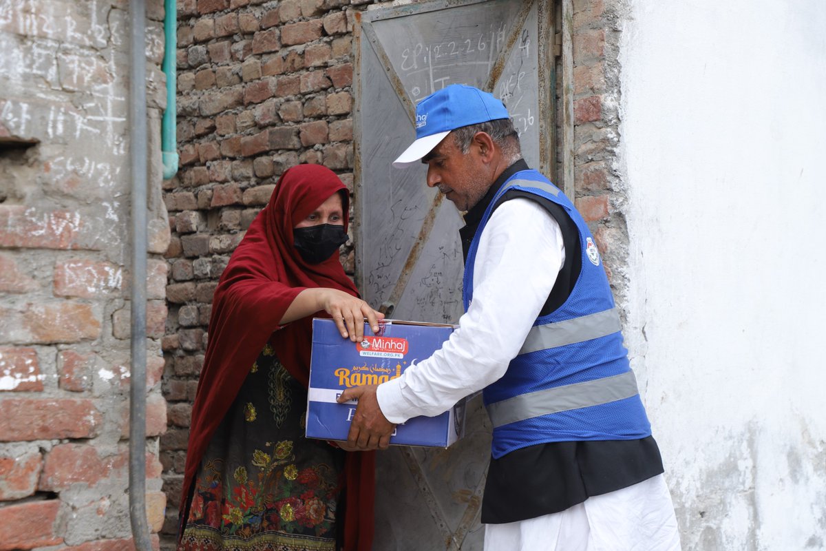 MWF_Pakistan's tweet image. رمضان المبارک کی برکتوں کے ساتھ منہاج ویلفیئر فاؤنڈیشن کی جانب سے بھوپالا، سیالکوٹ میں مستحق اور نادار خاندانوں تک فیملی فوڈ پیکس ان کی دہلیز پر پہنچائے گئے۔

welfare.org.pk 

#MWF #Charity #Donation #Rashanpack #foodpacks #ramadan