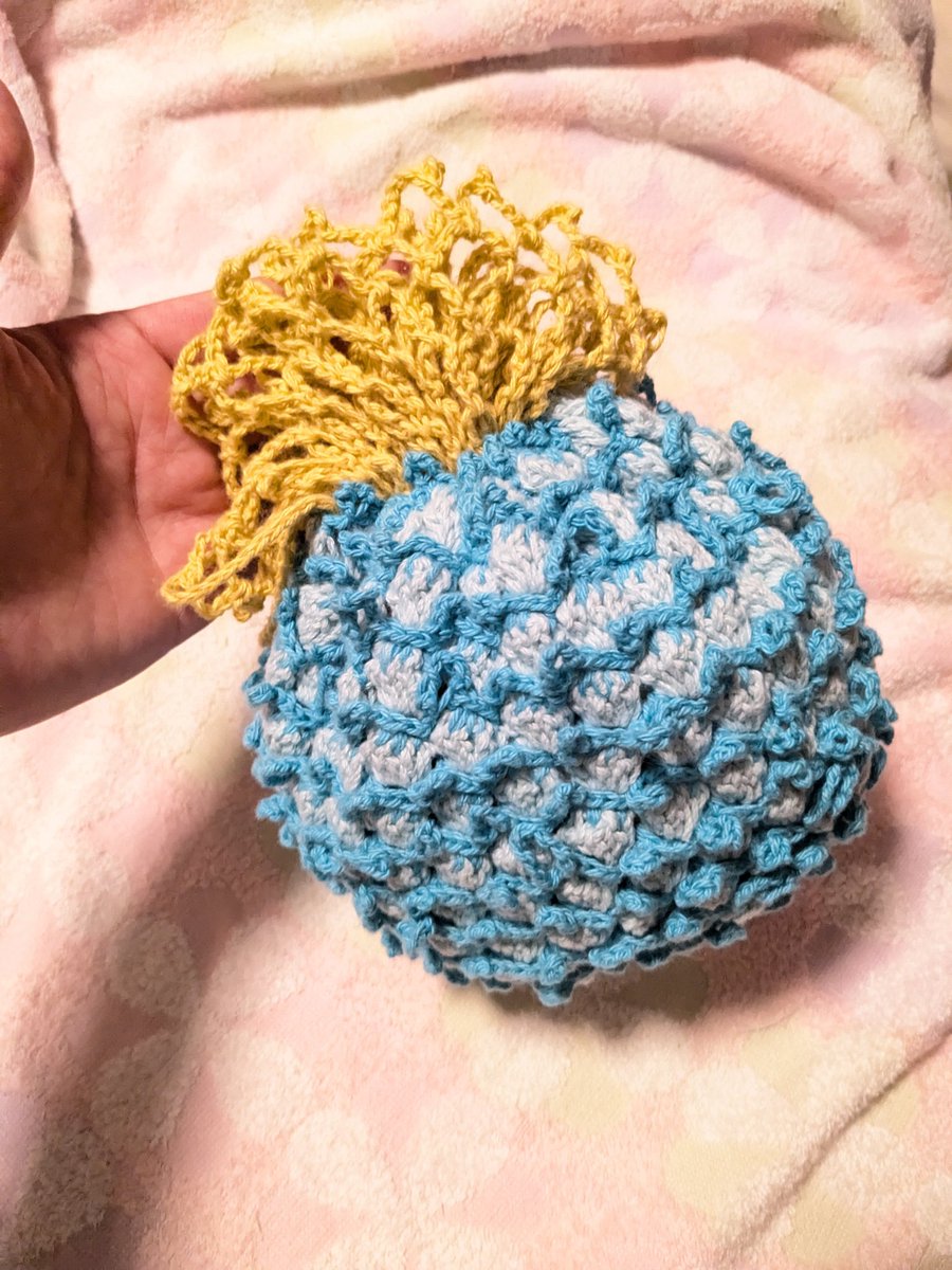 ハム式から🍍さんの🐦‍🔥の👿の実が発表される前に編んだ、捏造の実の巾着。再掲。

概念カラーだからいいんだ。
ちゃんと中に、るかっぷくらいは入るよ。