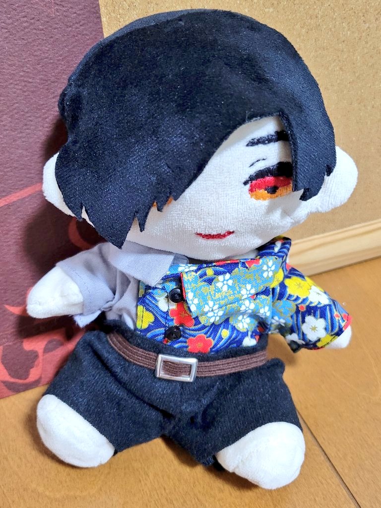 PATCH_RABBITpix's tweet photo. 都市伝説課のきさらぎぬいの綿を詰め直しました。
普通の手芸綿を全部引っこ抜いて粒綿に詰め替えたのでシルエットが丸く、顔のダーツが目立たなくなりました！

20cmぬい処女作なので、今見ると粗が酷い……。
←before／afrer→ https://t.co/VaZtJKEW7K