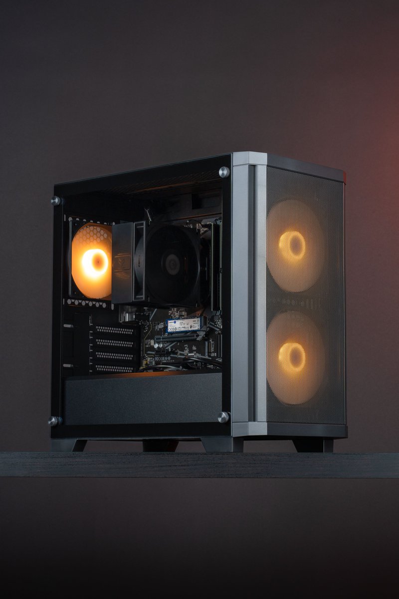 materielnet's tweet image. 𝐑𝐄𝐕𝐎𝐋𝐓 : une porte d'entrée vers le #gamingpc, qui embarque le processeur AMD Ryzen 7 5700G, 8 cœurs au compteur et avec un chipset graphique intégré pour jouer confortablement en 1080p ✌️

👉 materiel.net/produit/202601…
