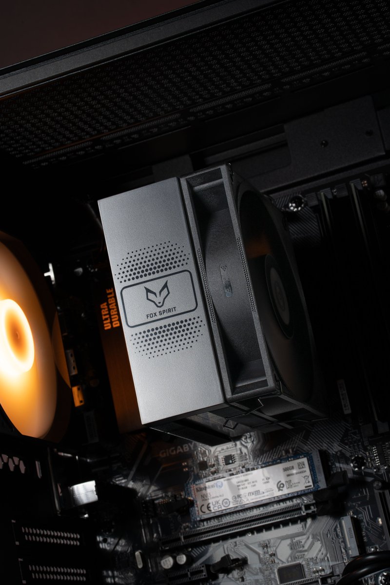 materielnet's tweet image. 𝐑𝐄𝐕𝐎𝐋𝐓 : une porte d'entrée vers le #gamingpc, qui embarque le processeur AMD Ryzen 7 5700G, 8 cœurs au compteur et avec un chipset graphique intégré pour jouer confortablement en 1080p ✌️

👉 materiel.net/produit/202601…