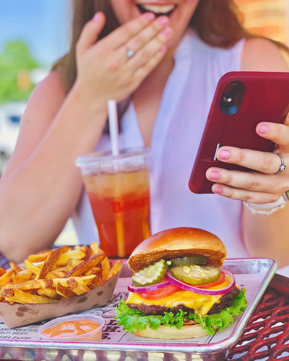 Cheeseburger Bobby's tweet media