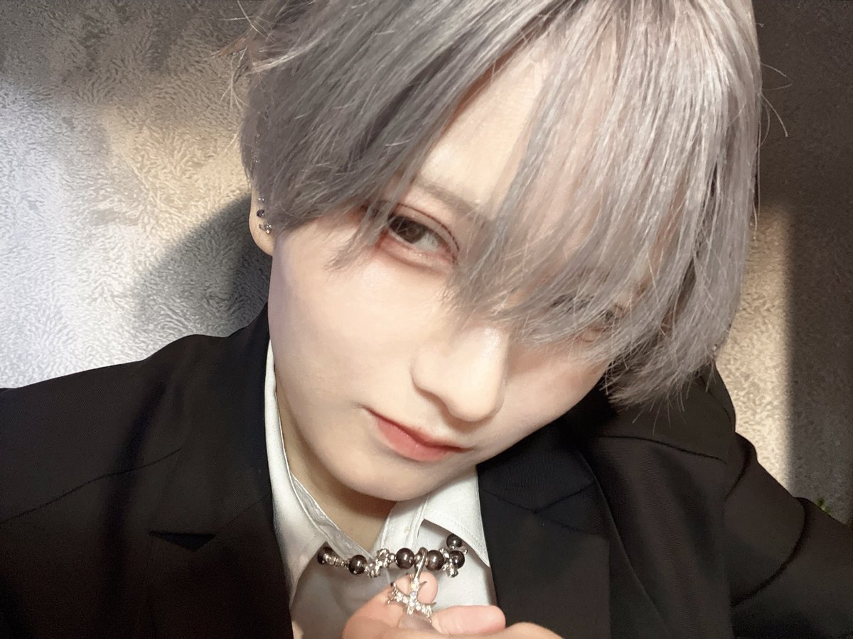 hayato_glaste's tweet photo. やっと逢えたね🌙

グランステラのクレセントシルバー担当、三好隼斗です。
これからきみの夜に会いにくるよ
名前、おしえて？

#みよくんと夜更かし
#雰囲気好きな人いいね
#男装 https://t.co/Rcnept5JMJ