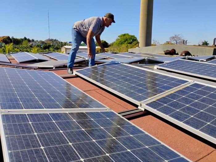 ✊| En la producción de alimentos, convertir el desafío en oportunidad.

⚡☀️ En la energía solar fotovoltaica existe un enorme potencial para continuar produciendo.

Leer más:
acortar.link/C7i69z