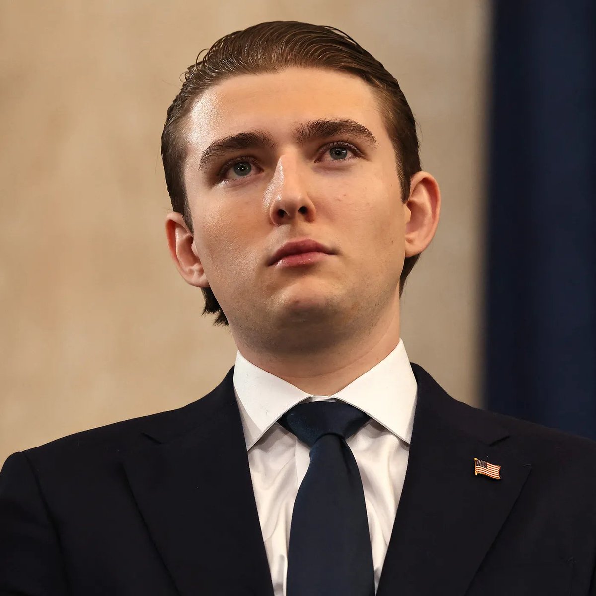 🔴Amerikalılar, internet üzerinden Trump’ın en küçük oğlu Barron Trump’ın askere alınarak İran’da savaşa gönderilmesi çağrısında bulundu.

- Bild