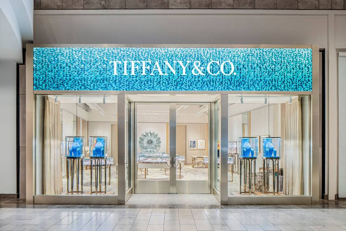 cppluxury's tweet image. TIFFANY &amp;amp; CO newly renovated and redesigned boutique in Scottsdale (Arizona)

#TiffanyAndCo #Scottsdale #Arizona #luxuryjewellery #luxury #jewellery #luxuryaccessories #luxuryretail #LVMH #CPPLuxury @LVMH @TiffanyAndCo