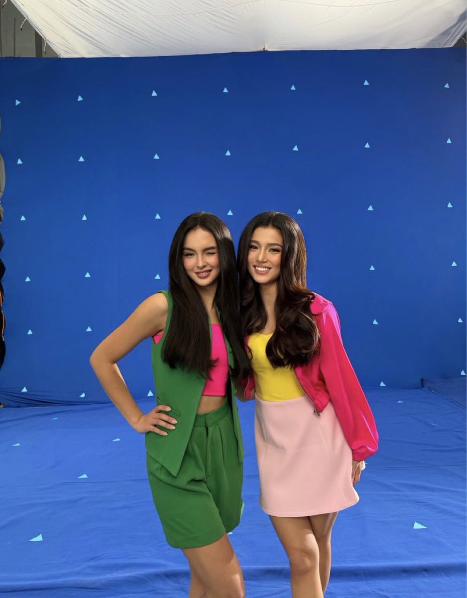 xyzbelinda's tweet photo. omg kai is just 19 right? same age when b joined the hairkada. also introduced for the green variant!

BELLELIEVE IN SUNSILK 
#BelleSwaysWithSunsilk https://t.co/Fopn08ZT86