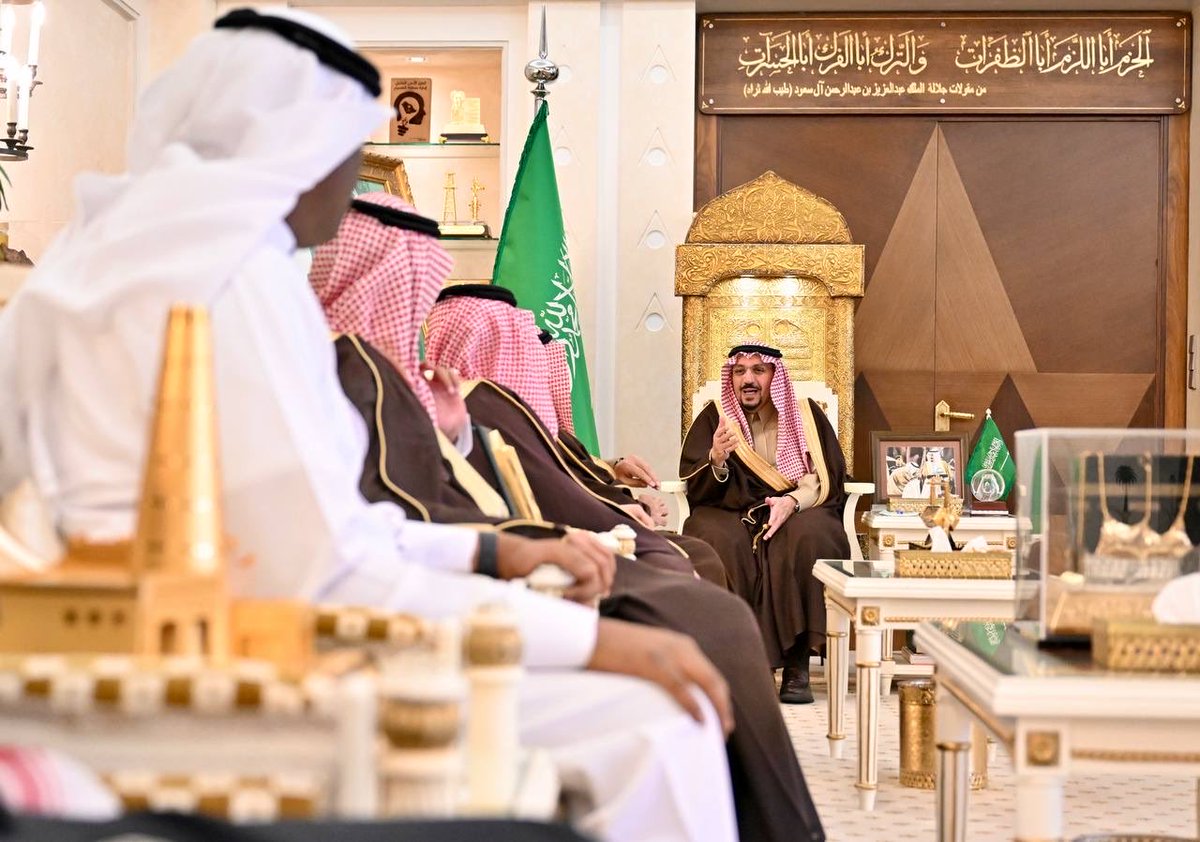 EmarahAlQassim's tweet photo. بارك سموه توقيع الاتفاقية، مؤكدًا أهمية تكامل الجهود بين الجهات الحكومية والقطاع الخاص لتحقيق مستهدفات المبادرات البيئية، وتنمية الغطاء النباتي بما يتواءم مع مستهدفات رؤية السعودية 2030 ومبادرات السعودية الخضراء..

سمو #أمير_منطقة_القصيم يرعى توقيع اتفاقية بين فرع وزارة البيئة والمياه والزراعة بالمنطقة وشركة غارس القابضة لدعم مبادرة «أرض القصيم خضراء».