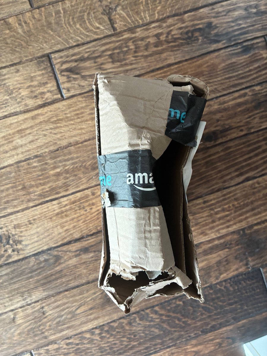 Wirklich ⁦<a href="/AmazonNewsDE/">Amazon News DE</a>⁩ - so liefert ihr bzw. stellt ihr Pakete ab?!
🙄