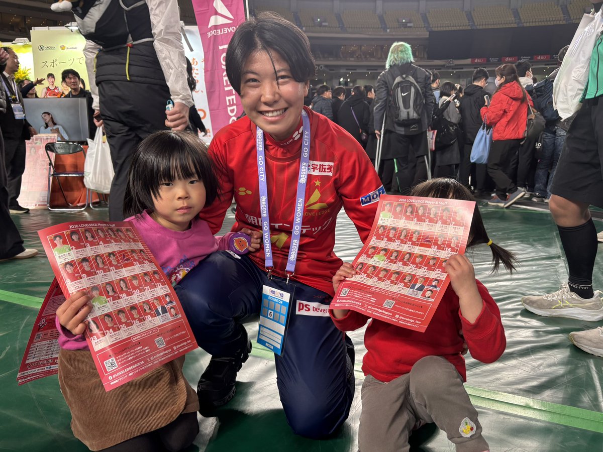 LoveledgeNagoya's tweet photo. \\イベント参加報告//
昨日、バンテリンドームにて行われた、「マラソンEXPO」に

森口莉子選手・上田真子選手が参加しました✨

会場にお越しの皆様に今週末のチラシ配り、そして10名の方を対象に「女性アスリート」をテーマにしたトークショーを実施させていただきました🗣️✨💐 https://t.co/RsPFX6ozR5