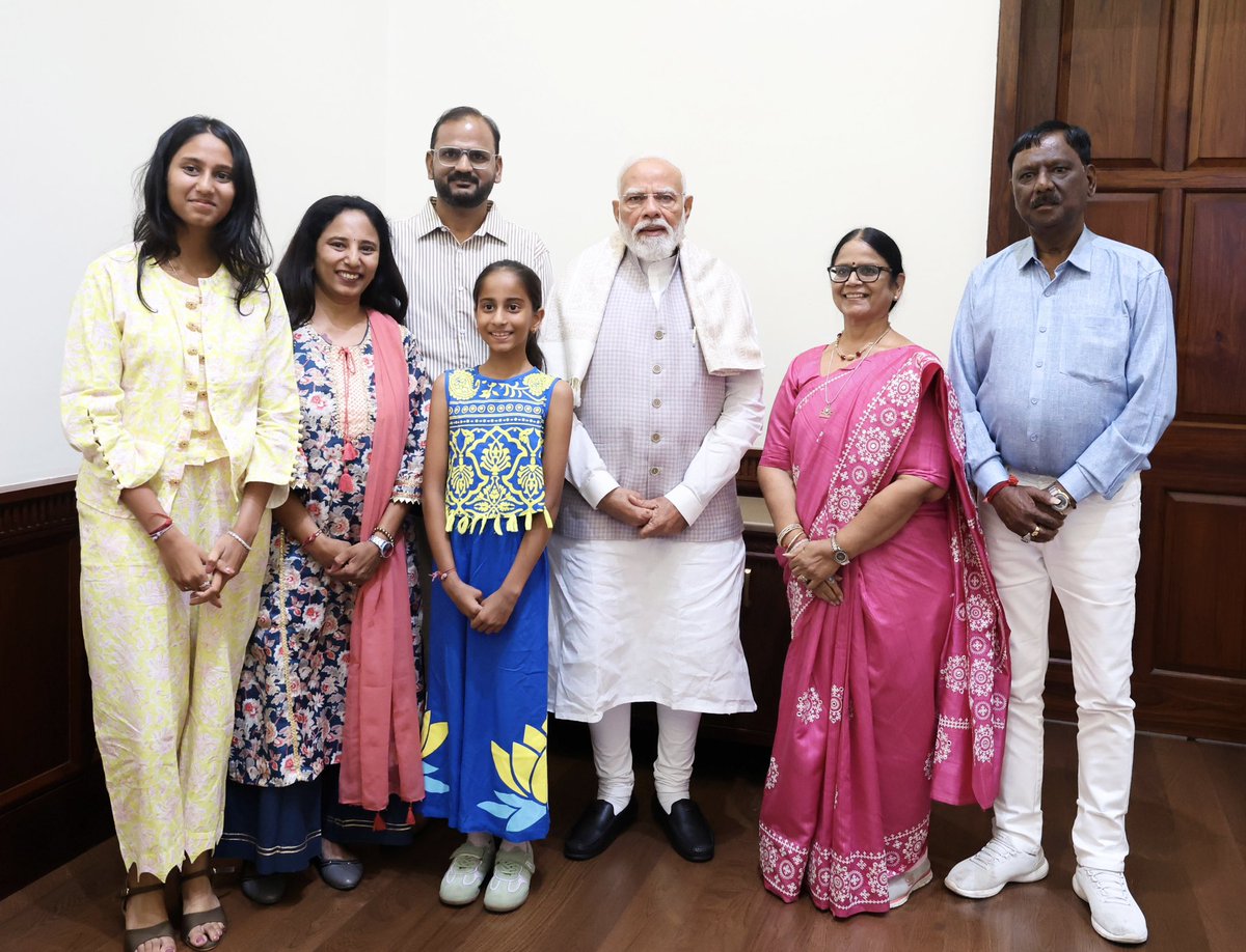 𝑽𝒂𝒓𝒔𝒉𝒂 𝑫𝒐𝒔𝒉𝒊🇮🇳 (Modi Ka Parivar) tweet media