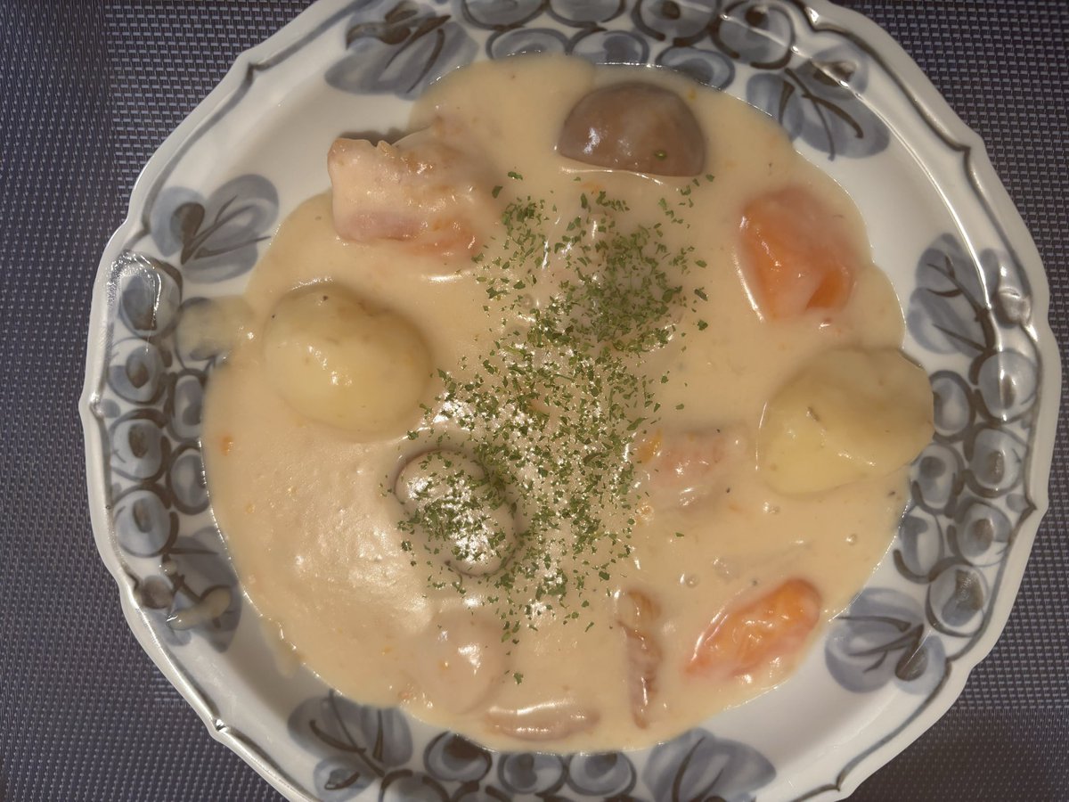 zuba_zubi's tweet photo. ユンギさん、お誕生日おめでとうございます🥳
白いモノを食べて密かにお祝い🥂 https://t.co/CaEjVhVgfd