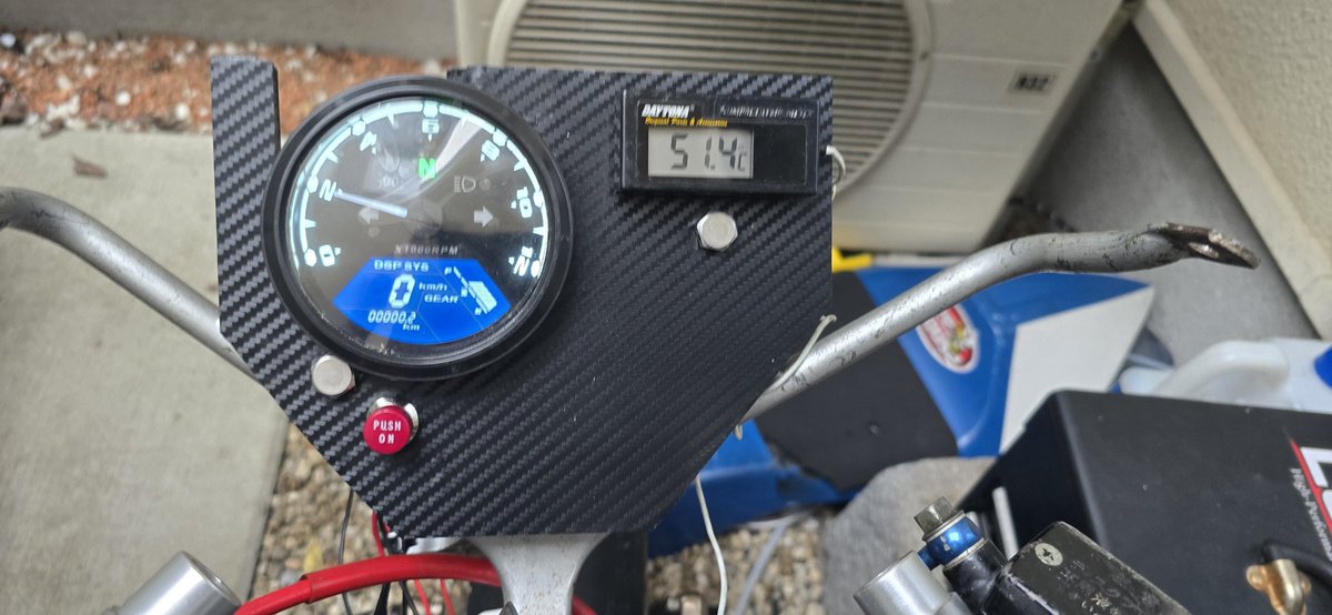 R7Zss's tweet photo. ボアアップとメーターパネルの取り付けをしました
#nsr50 https://t.co/OkFj4tVOyk