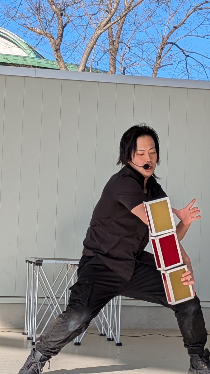 megkaito's tweet photo. 日なたになって、少しだけ暖かくなった２回目。
久しぶりに、ほんと〜に久しぶりに４このボックス見せてくれて、嬉しかった！寒くても行ってよかった！ https://t.co/w59Us7plD5