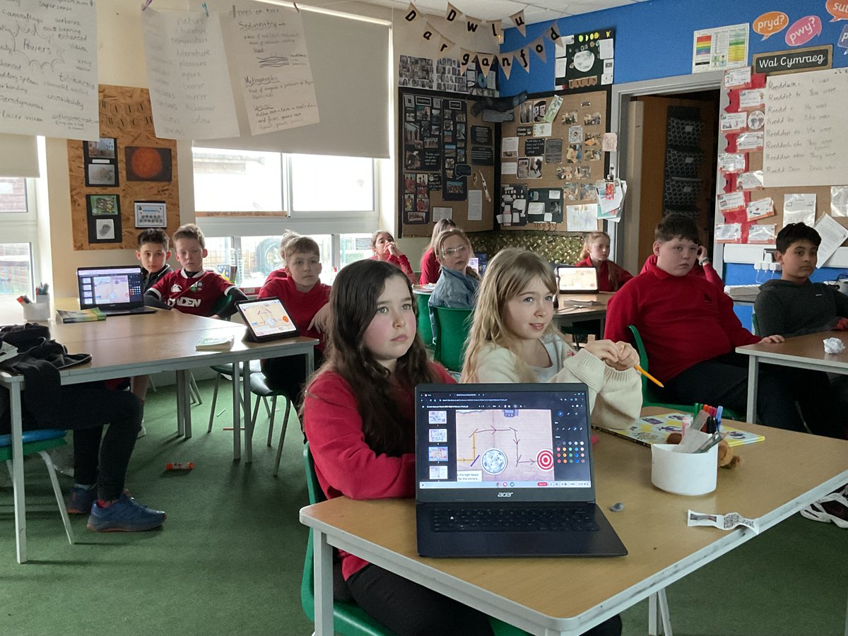narberthschool's tweet photo. Science week! Wythnos Wyddoniaeth! #DosbarthMerchedBeca #BBCLiveLessons #TimPeakes https://t.co/ObKqQGrwDR