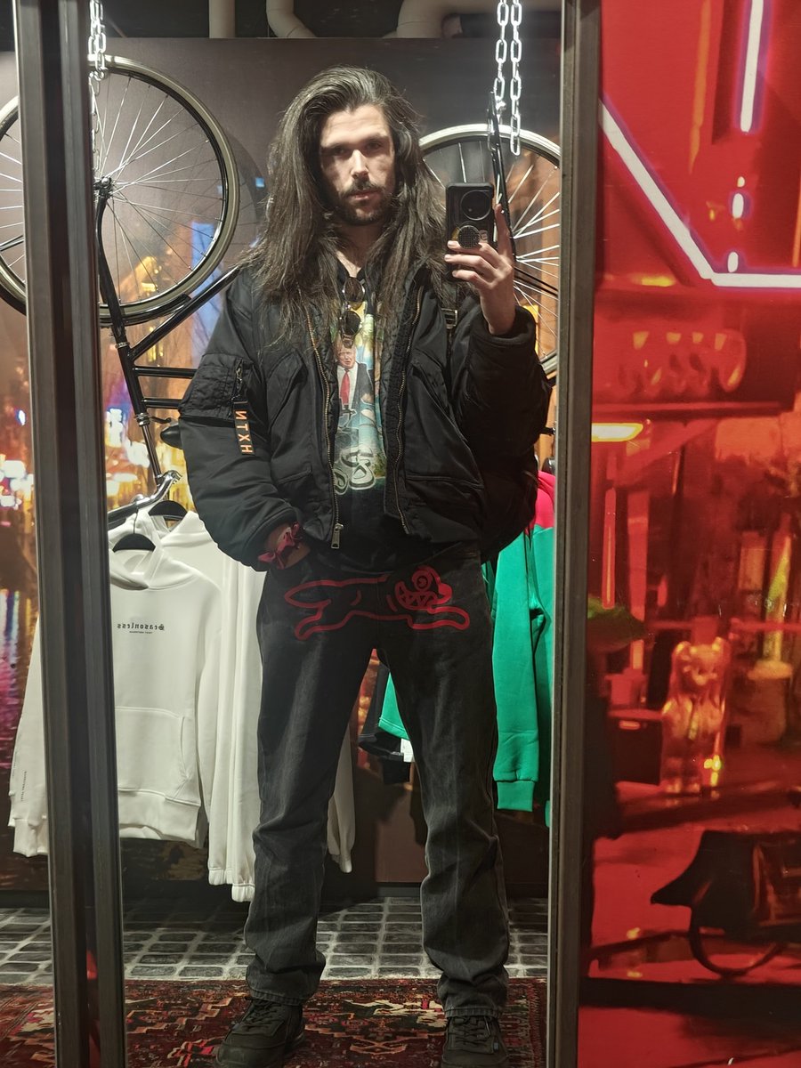 PunkBootMaster's tweet photo. Went on holiday.
Amsterdam is nice.
Spent all your money.
Send more.
😂 https://t.co/R6xbgcanE7