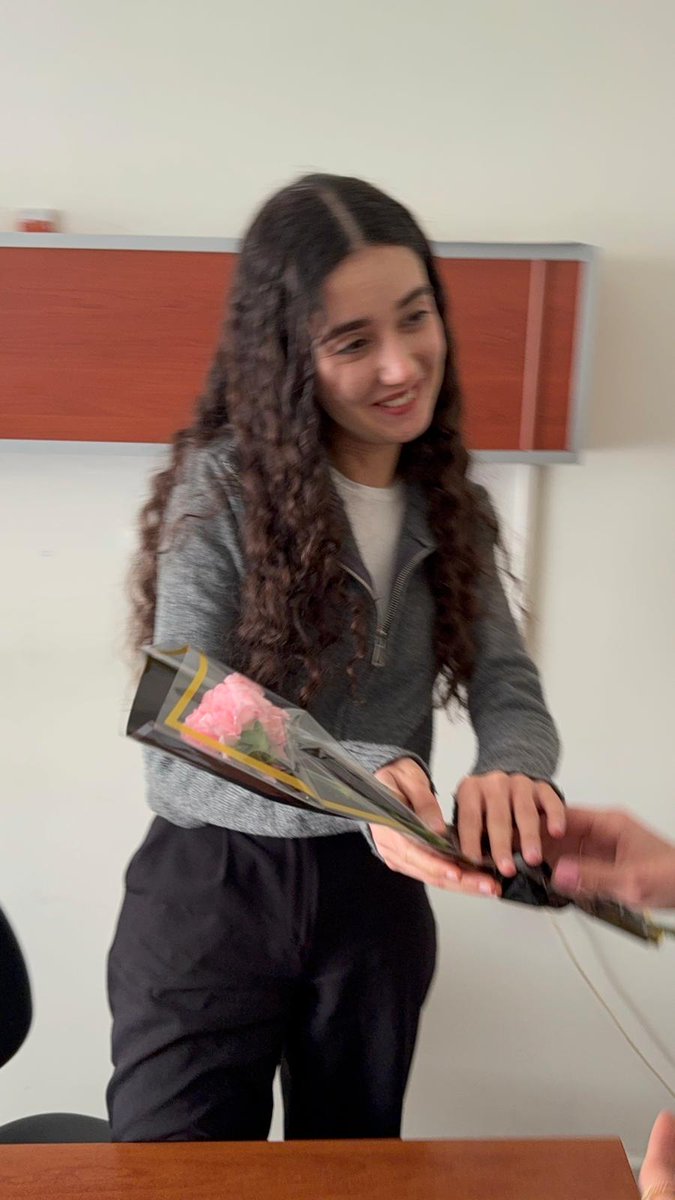 Savurdh's tweet photo. 8 Mart Dünya Kadınlar Günü vesilesiyle Başhekimimiz, hastanemizin her biriminde büyük bir özveriyle görev yapan kadın sağlık personellerimizi ziyaret etti.
@mardinilsaglik 
@sbkhgm https://t.co/Giu28BnTwy