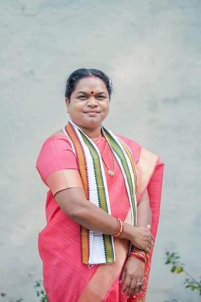 Chandradevinc's tweet photo. छत्तीसगढ़ की बेटी और आदिवासी समाज की सशक्त आवाज़ Phulo Devi Netam जी को राज्यसभा के लिए निर्विरोध निर्वाचित होने पर हार्दिक बधाई।
उम्मीद है कि आप उच्च सदन में बस्तर और आदिवासी समाज के साथ साथ छत्तीसगढ़ की जनभावनाओं को पूरी ताकत से उठाएँगी।
#PhuloDeviNetam #Chhattisgarh #Bastar https://t.co/aPCIIAWUbc