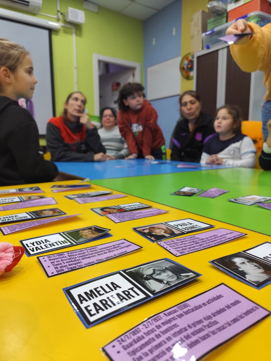 Fundperetarres's tweet photo. 💜 Aprofitem el #8M per treballar pedagògicament amb les #famílies la #igualtat i aproximar-nos a #referents femenins positius! #EducarActuarTransformar #transformaciósocial https://t.co/hfY72rzBFY