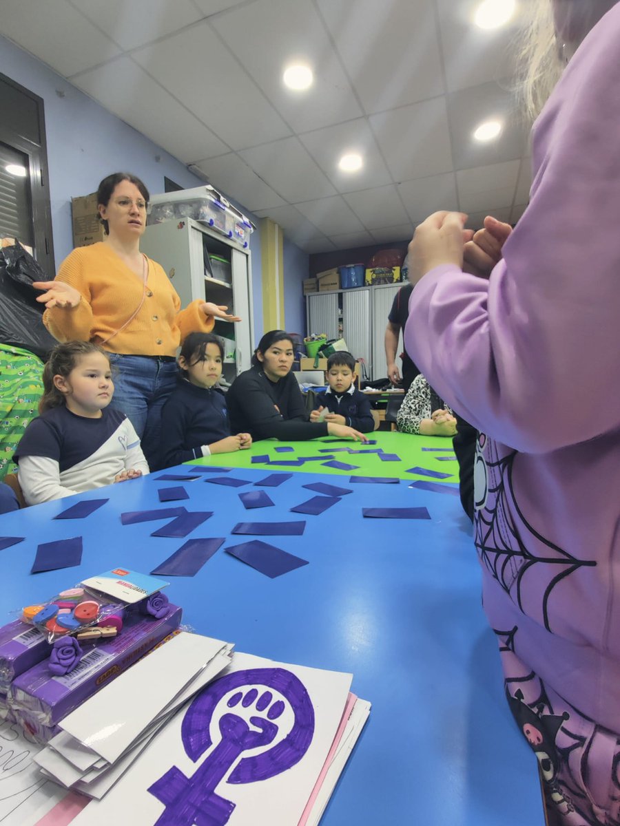 Fundperetarres's tweet photo. 💜 Aprofitem el #8M per treballar pedagògicament amb les #famílies la #igualtat i aproximar-nos a #referents femenins positius! #EducarActuarTransformar #transformaciósocial https://t.co/hfY72rzBFY