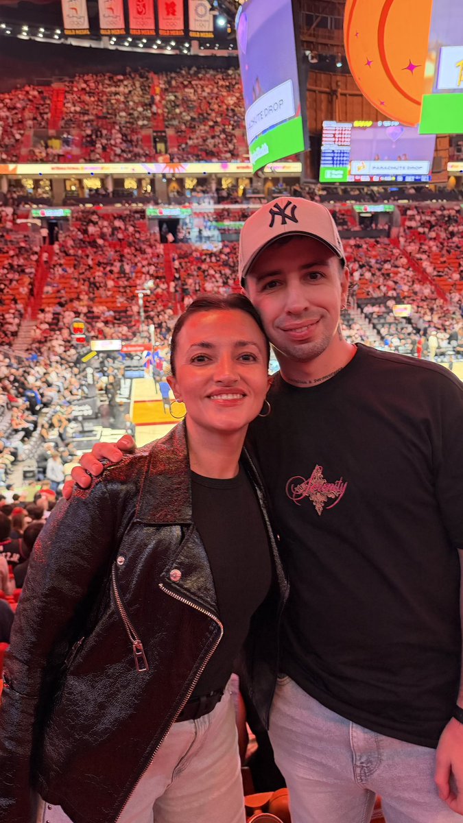 Pamerojas2012's tweet photo. @MiamiHEAT @KaseyaCenter https://t.co/HBytlLZacR