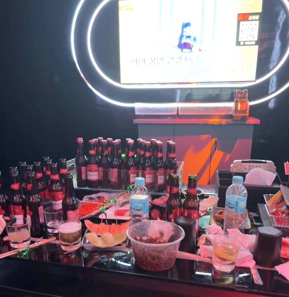 hanibat_'s tweet photo. 哪来那么多应该，喝就完了👌 https://t.co/DFgdMDQEIg