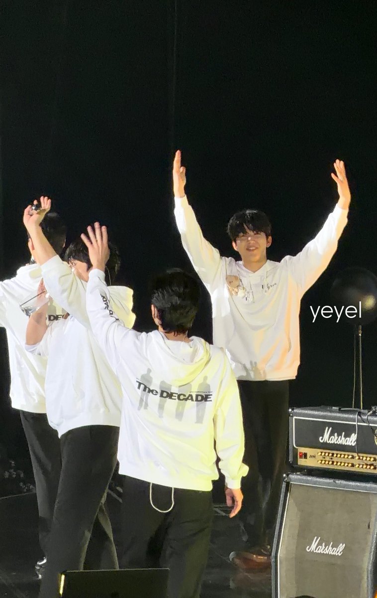 seunnflower's tweet photo. insert “yan ang boyfriend ko” audio 😌😌 emeee #DAY6_TheDECADE #TheDECADEinTPE #THE_DECADE_TAIPEI https://t.co/3IETIyIrTy
