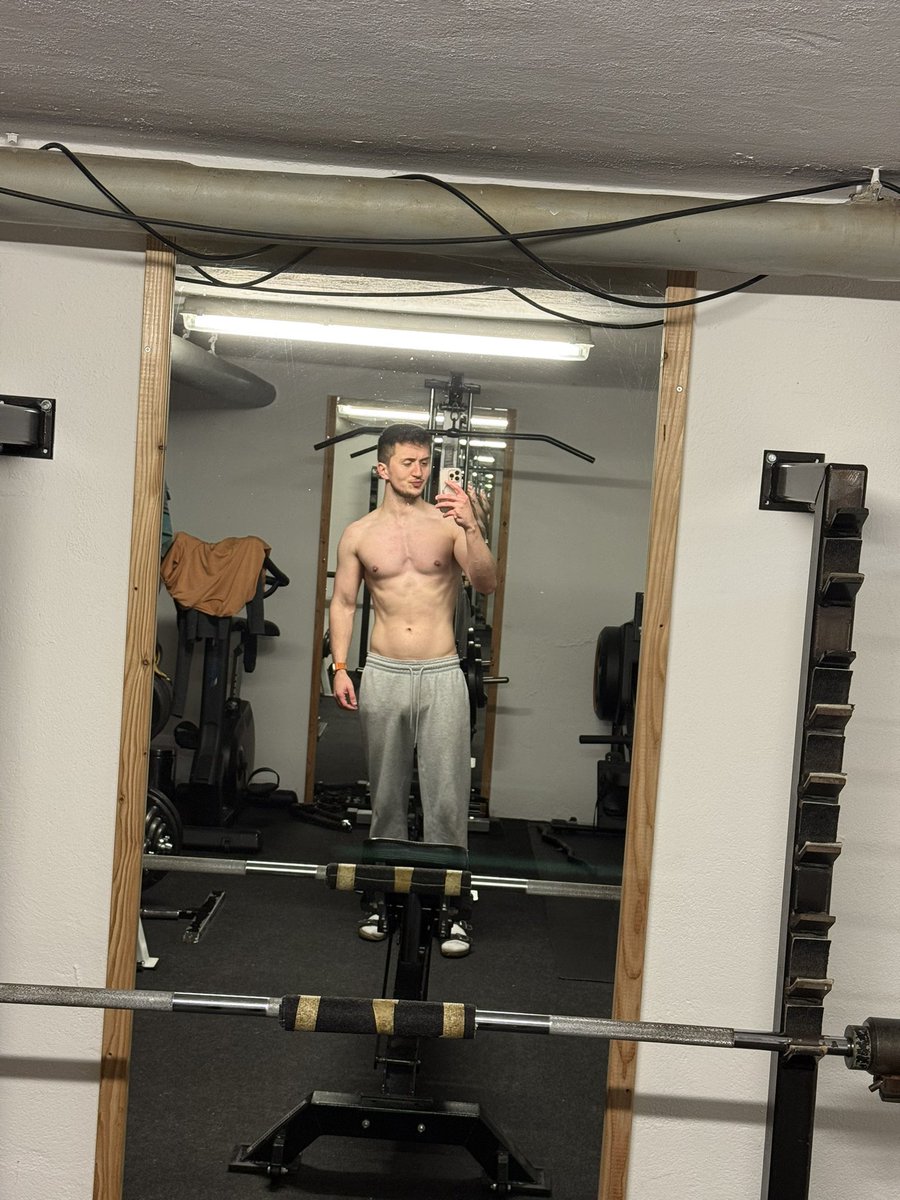 Cumshiny tweet media