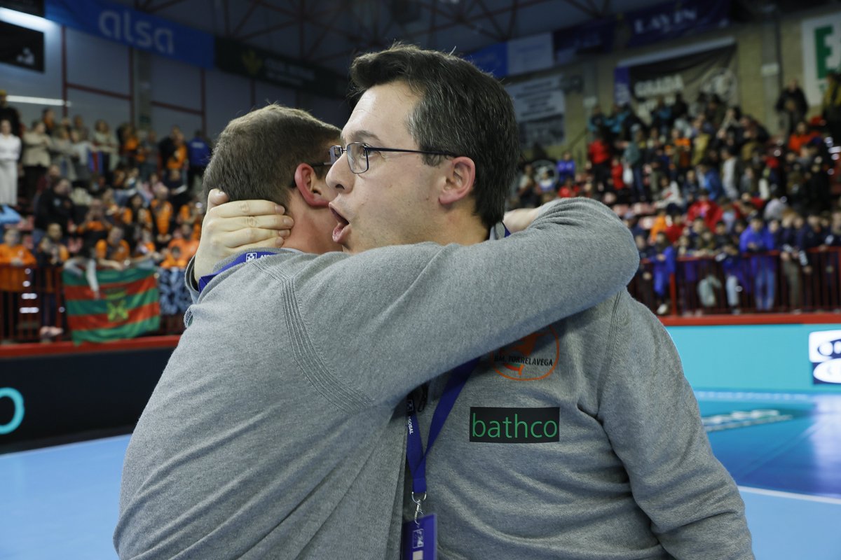 Bathco Balonmano Torrelavega tweet media