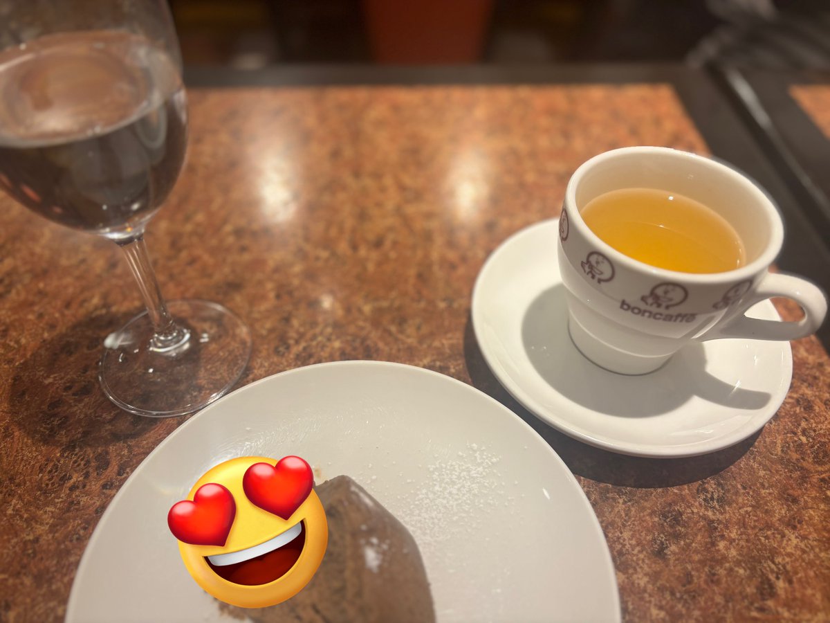 eri_wachi's tweet photo. 半蔵門のエリオアンティカフォルネリアで同期ランチ🥂美味しくて情熱的なイタリアンだった🇮🇹✨イタリア語も何となく雰囲気で分かった気がした！テイクアウトのサラダやパンもおしゃれで美味しそうだったので食べてみたい😋 https://t.co/IuMFqf6ki6