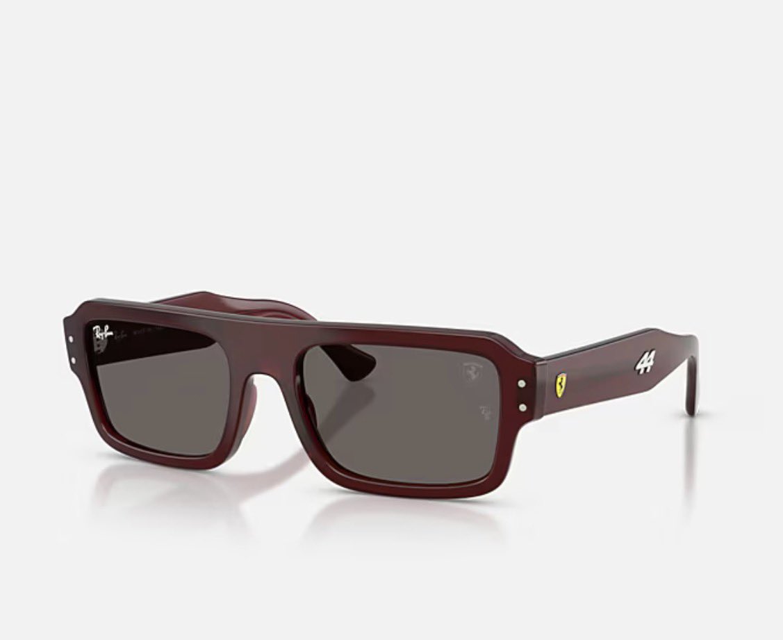 Ray-Ban have released a limited edition Lewis Hamilton Driver sunglasses 😎 

Price: $289