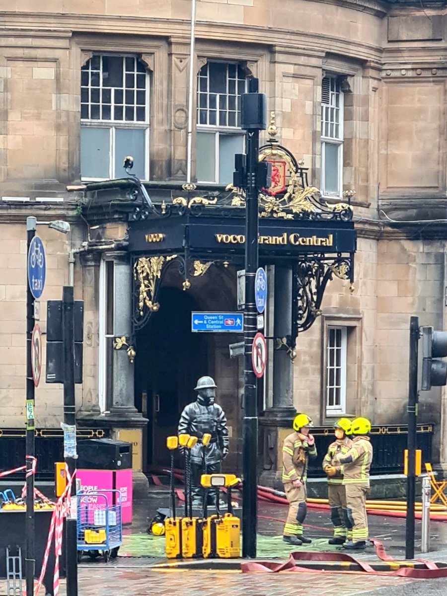 A final post on the Union Street fire for now. Thanks to all the firefighters from the Scottish fire and Rescue Service who worked tirelessly late into the night to ensure the fire was as contained as possible.

Cont./

#glasgow #fire #citizenfirefigher #unionstreet <a href="/fire_scot/">Scottish Fire and Rescue Service</a>