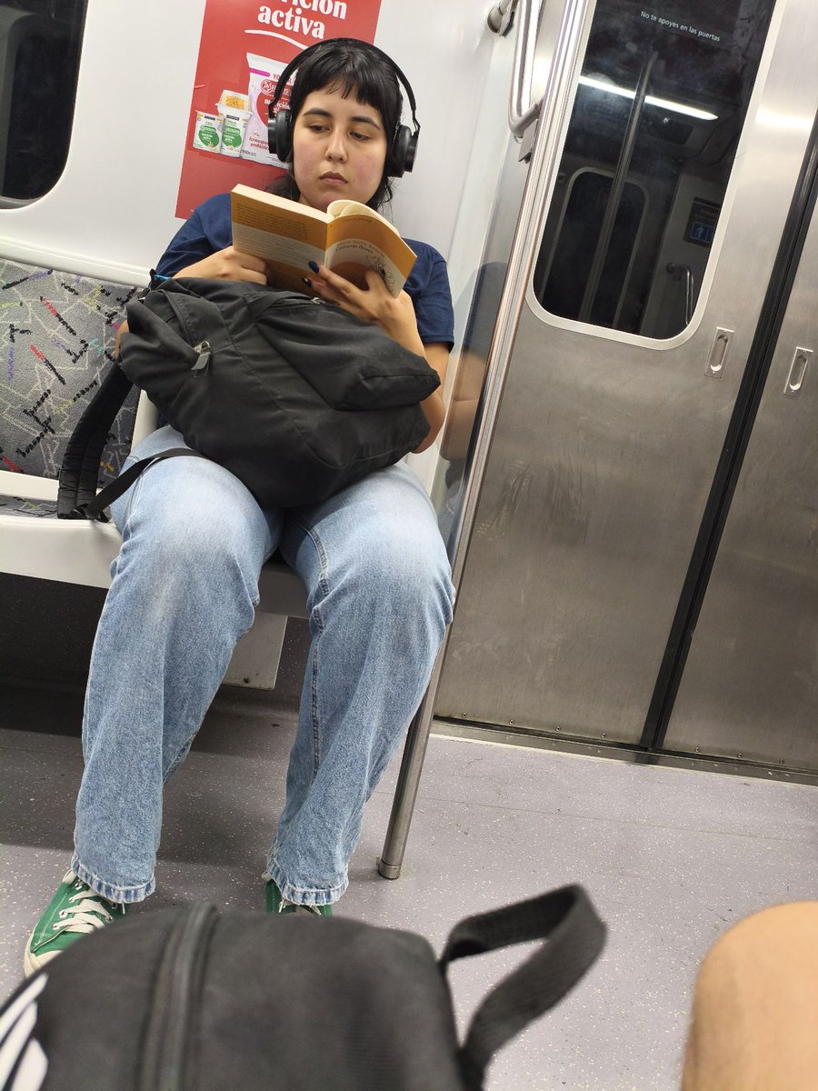 sublecturas's tweet image. "Comerás flores", de Lucía Solla Sobral en la #LíneaD
@librosasteroide @sollasobral