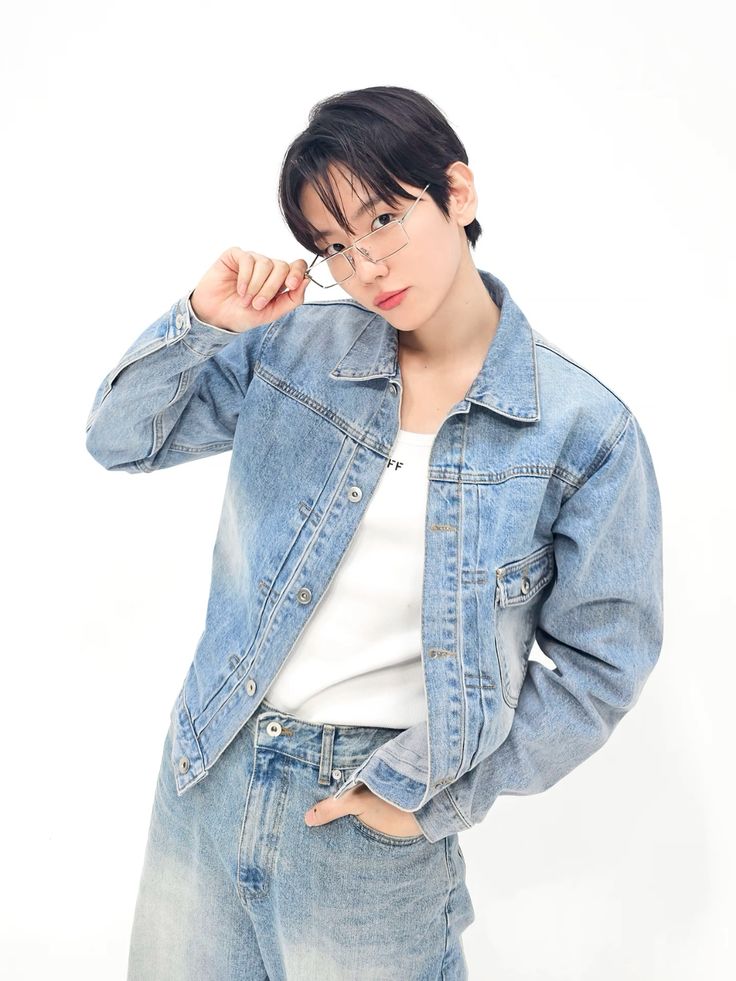 stramberrynana's tweet photo. Nós de Jeans ☀️ #EXOLSELCADAY https://t.co/tZadLhHPfn