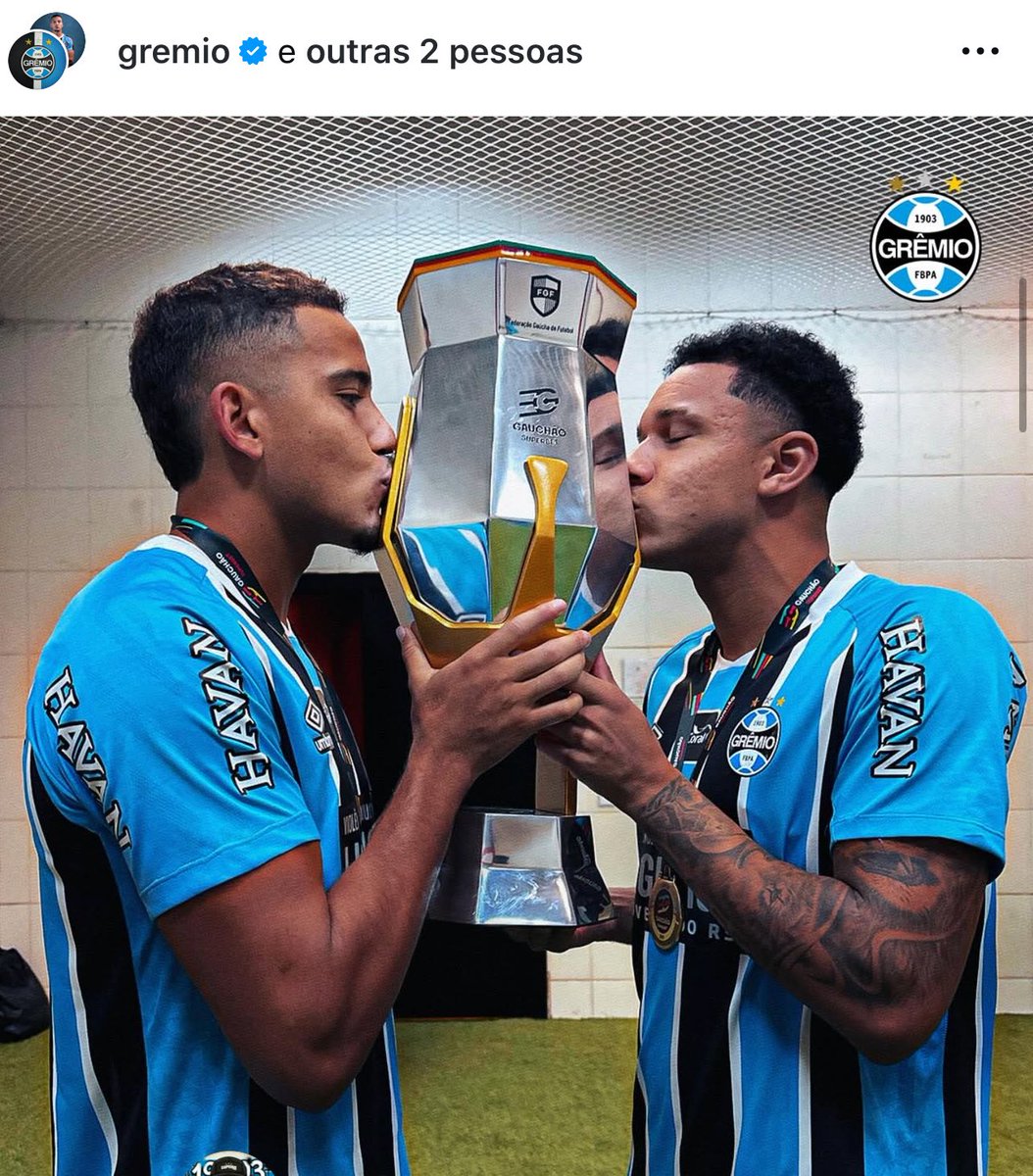 maxifranzoi's tweet photo. E a nova dupla de zaga ta bem afinada ou não?? 🔵⚫️⚪️ https://t.co/SYvwJV4fnD