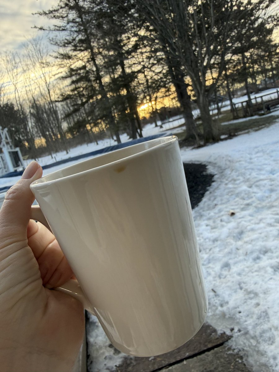 Hello Monday! I’m spending the morning with my daughter and one of her homeschool friends then working in the afternoon.. What’s your plan? ☕️