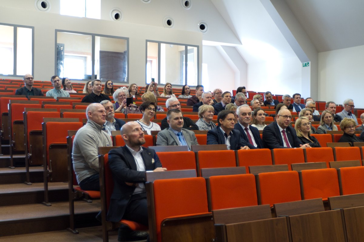 IGIB_UWM's tweet photo. On March 6, 2026, Professor Robert Wójcik, PhD, DSc, Eng., delivered a seminar entitled "A Proprietary Concept for Moisture Protection at the Royal Castle in Warsaw." This was a summary of his path to professorship and an opportunity to express congratulations. https://t.co/oCkWsqGRiY