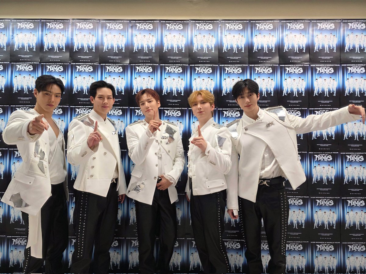 fizagom's tweet photo. hey siri play "Find You" by Monsta X https://t.co/MIZNR8pARE