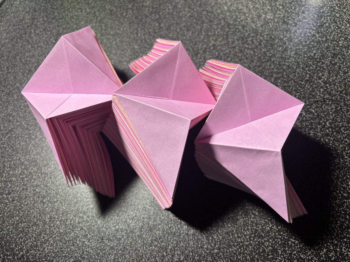 Tossii_Origami's tweet photo. 久々ですねぇ
指が痛いです(((((
#ユニット折り紙 https://t.co/n4RlYVTIeO