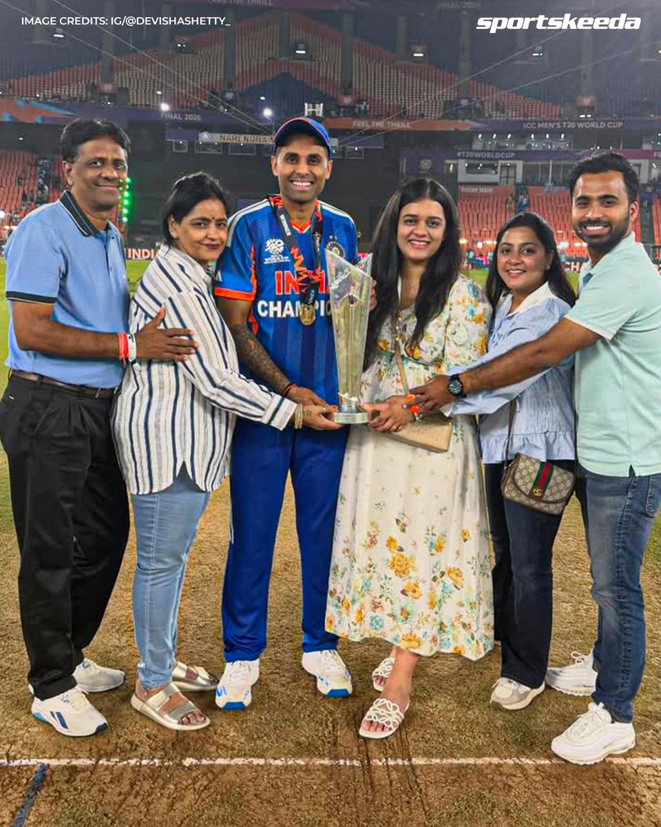 Sportskeeda's tweet image. Captain vibes in Ahmedabad, celebrating the glory with his family. 🏆🇮🇳

#INDvNZ #T20WorldCup #Ahmedabad #Sportskeeda