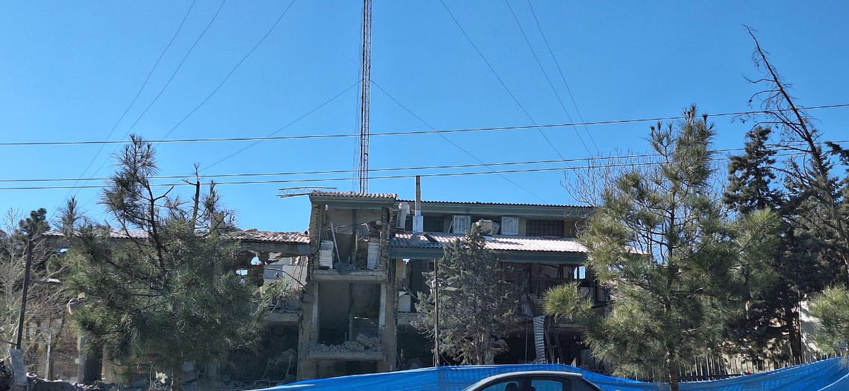 nell_banoo's tweet photo. تخریب کامل یک خونه ویلایی در شهرک غرب، پایین بیمارستان آتیه.

#KingRezaPahlavi‌ 
#IranRevolution2026‌ https://t.co/6St2IXFnCb