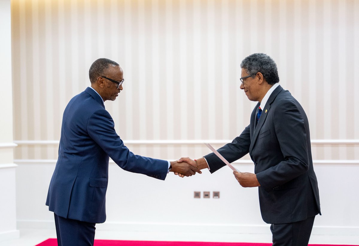 ColombiaEnKenya's tweet photo. #EstrategiaAfrica avanza. Embajador @plcortesr presentó Cartas Credenciales ante el Presidente de Ruanda @PaulKagame como Embajador de Colombia ante la República de Ruanda @CancilleriaCol @ViceColombia https://t.co/oReBmUMaIh
