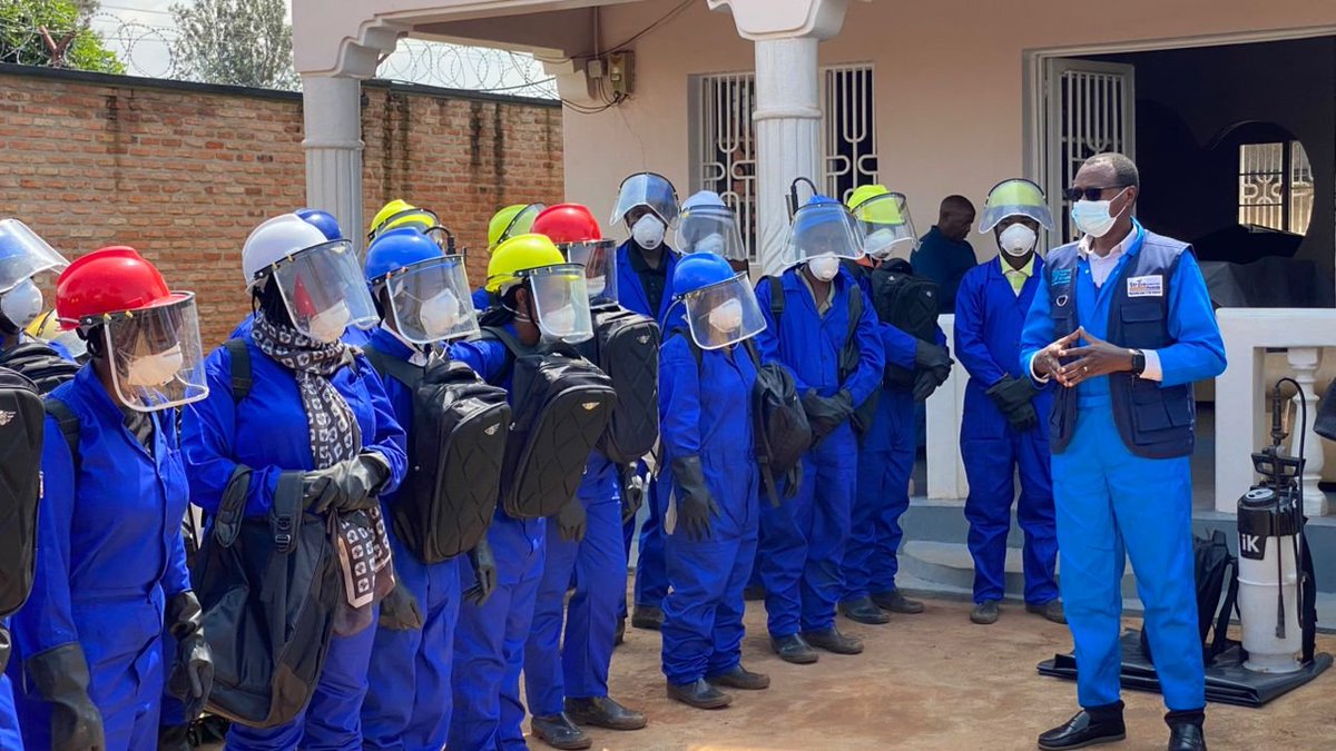 Sfrwanda1's tweet photo. Today #SFR,in collaboration with @RwandaHealth  @RBCRwanda,&amp; @KicukiroDistr,launched an Indoor Residual Spraying(IRS)malaria prevention campaign in #MasakaSector,@CityofKigali,targeting over 20,000 households in an area with high malaria prevalence affecting about 30,000residents https://t.co/tHTvLQkXn5