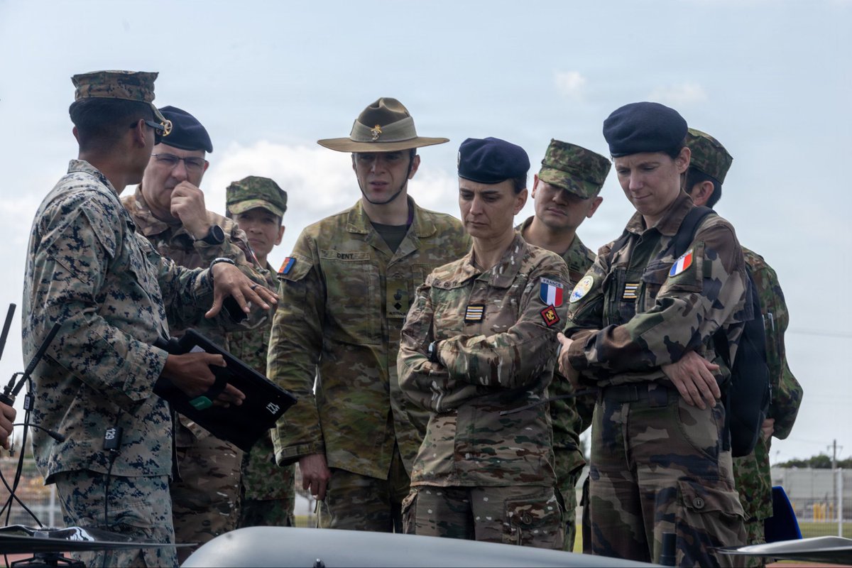 31stMeu's tweet photo. 🇺🇸 🇫🇷 🇬🇧 🇦🇺 🇯🇵 Ready, PARTNERED, Lethal

The French Armed Forces, British Armed Forces, Australian Defence Force, and the Japan Self-Defense Force observe a Tactical Resupply Unmanned Aircraft System display and capabilities demonstration.

📸: Cpl. Eric Reyes
(Feb. 26, 2026) https://t.co/y2XP8M3UHH
