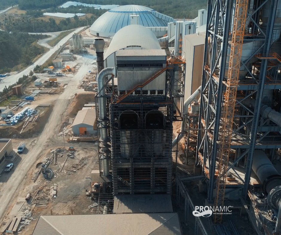 MyPronamic's tweet photo. Raw material abrasiveness, moisture, and operating parameters gradually influence how rollers and grinding tables interact. Each #plant produces its own wear distribution across grinding components, reflecting specific #millconditions.

https://t.co/rKQs9MBZvm

#cementindustry https://t.co/pb2zYwgJrA