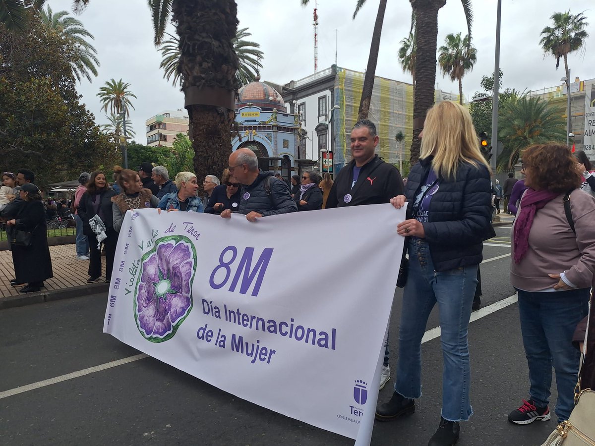 AytoTeror's tweet image. 🟣Teror estuvo este domingo en la manifestación del 8M ✊, en Las Palmas de Gran Canaria, con la pancarta de la Violeta Verde 🪻. El 🎼concierto de la Gran Canaria´s Women Band fue todo un éxito 👏 
🧐 VER PROGRAMACIÓN 👇
#teror #teroresigualdad #8m 
teror.es/teror-se-sumo-…